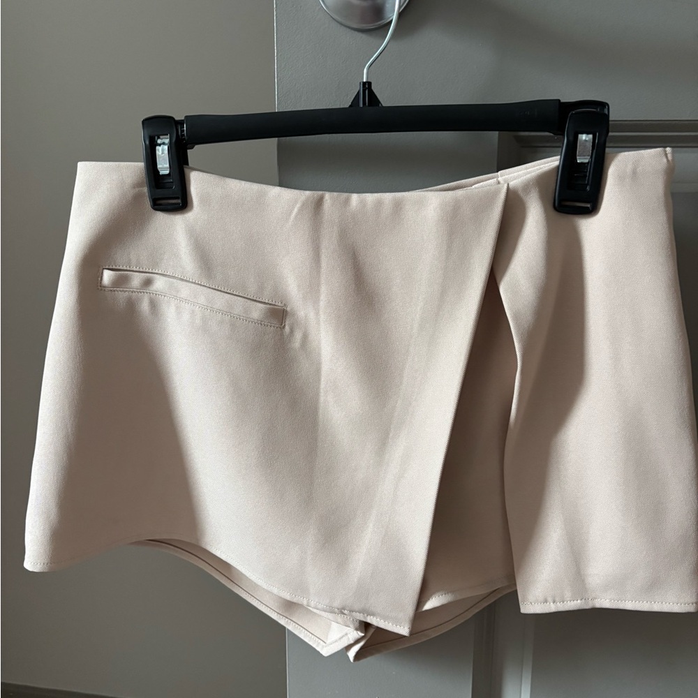Women's Cream Pleated Skort